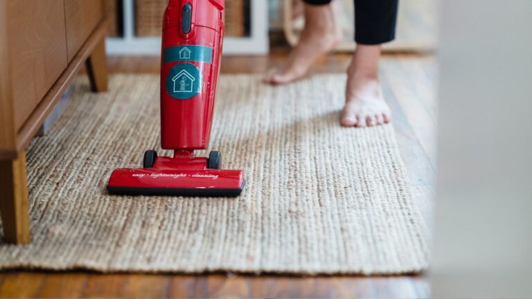Samsung VC7774: A canister-style vacuum cleaner developed for residential cleaning purposes.