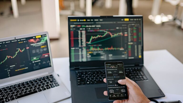 DigitalNewsAlerts: Real-Time News Tracking and Instant Update Systems DigitalNewsAlerts: Real-Time News Tracking and Instant Update Systems