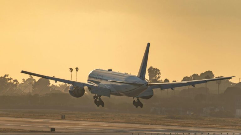 United Airlines Flight UA770 Emergency Diversion: An Aviation Safety in Action