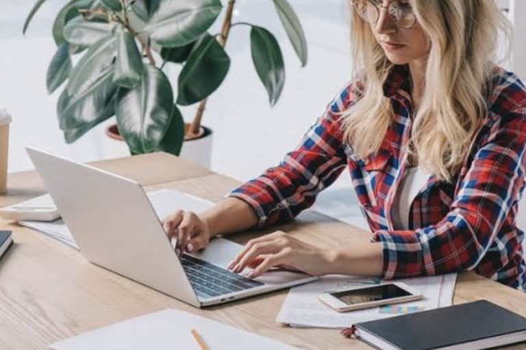 A Guide to Launching a Newsletter and Turning It into a Source of Income