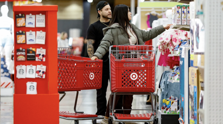 Deliberate Holiday Spending: What Retail Forecasts Say About This Year’s Shoppers Deliberate Holiday Spending: What Retail Forecasts Say About This Year's Shoppers