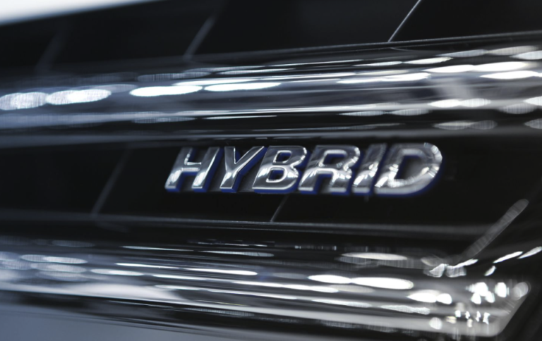 The Hybrid Boom: Why Car Buyers Are Choosing the Middle Path The Hybrid Boom: Why Car Buyers Are Choosing the Middle Path